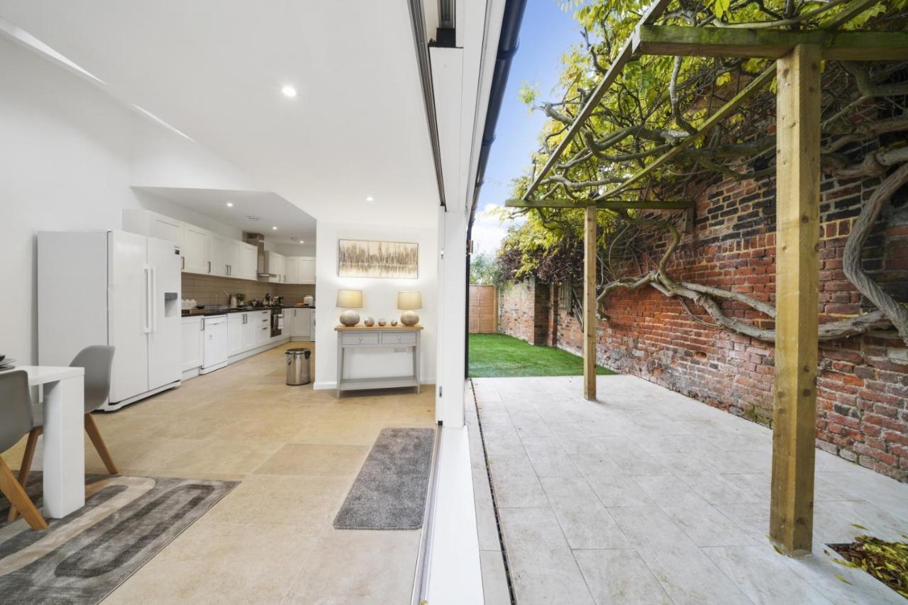 Eton House-Stunning-Castle Views-5Bed-Free-Parking 빌라 외부 사진